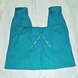 Med Coutour Jogger Scrub Pants in Teal size Medium Petite
